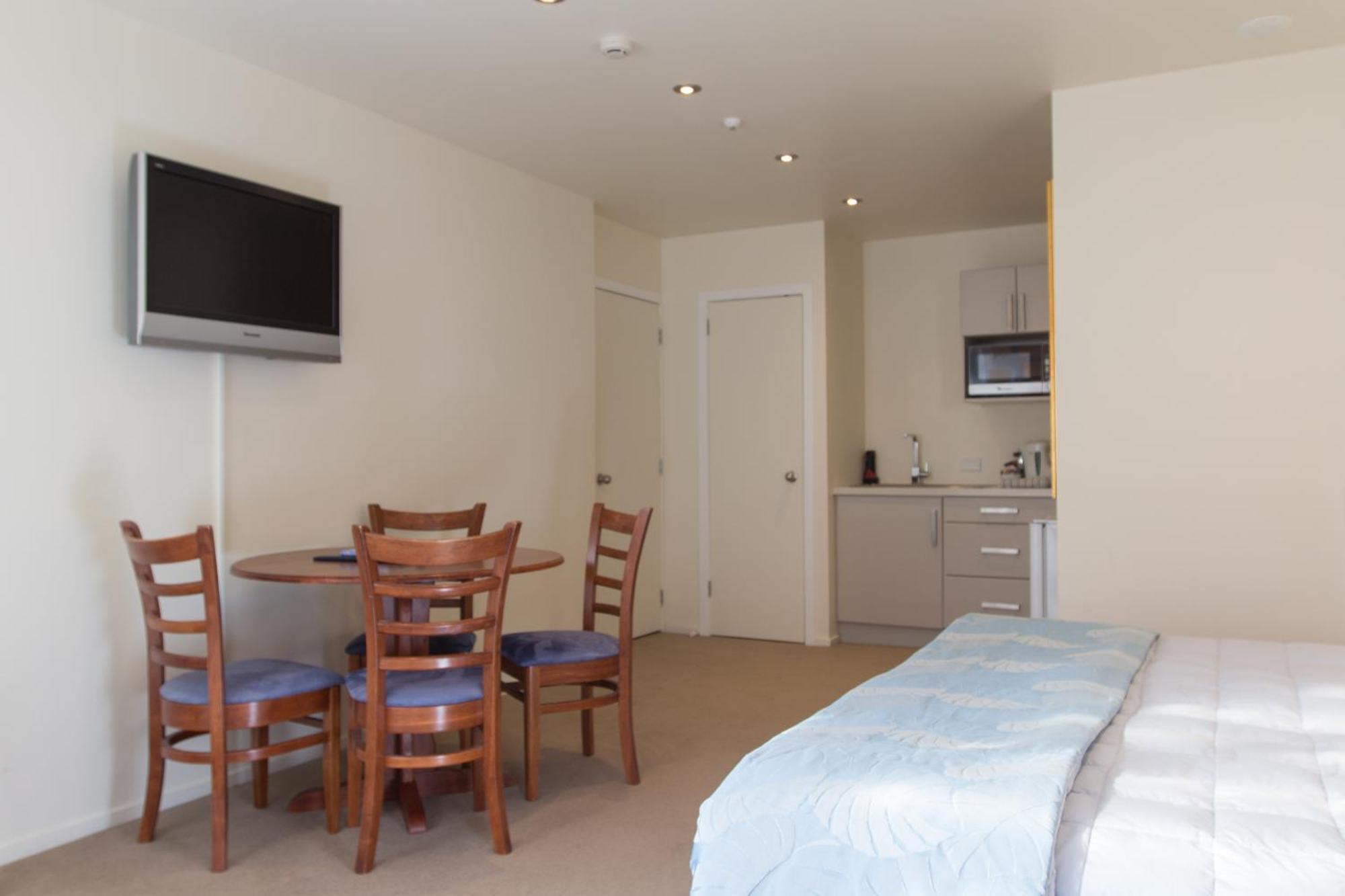 Commodores Lodge Расселл Номер фото